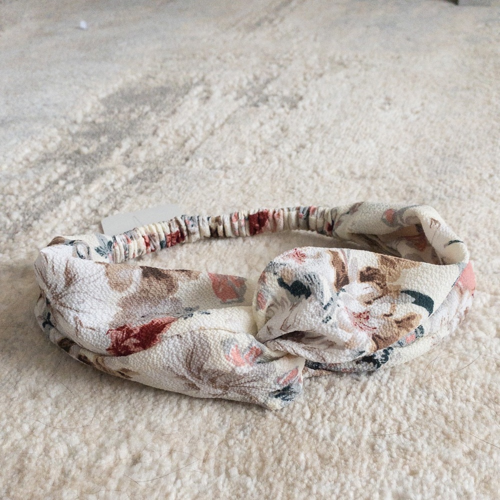 White floral stretchy headband